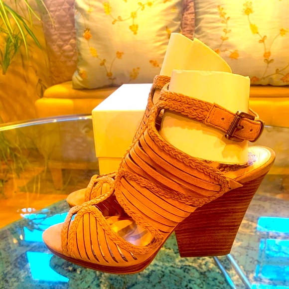 ✨ Vince Camuto✨ Tan Nubuck Peep Toe Strap Wedge Slingbacks - Picture 6 of 13